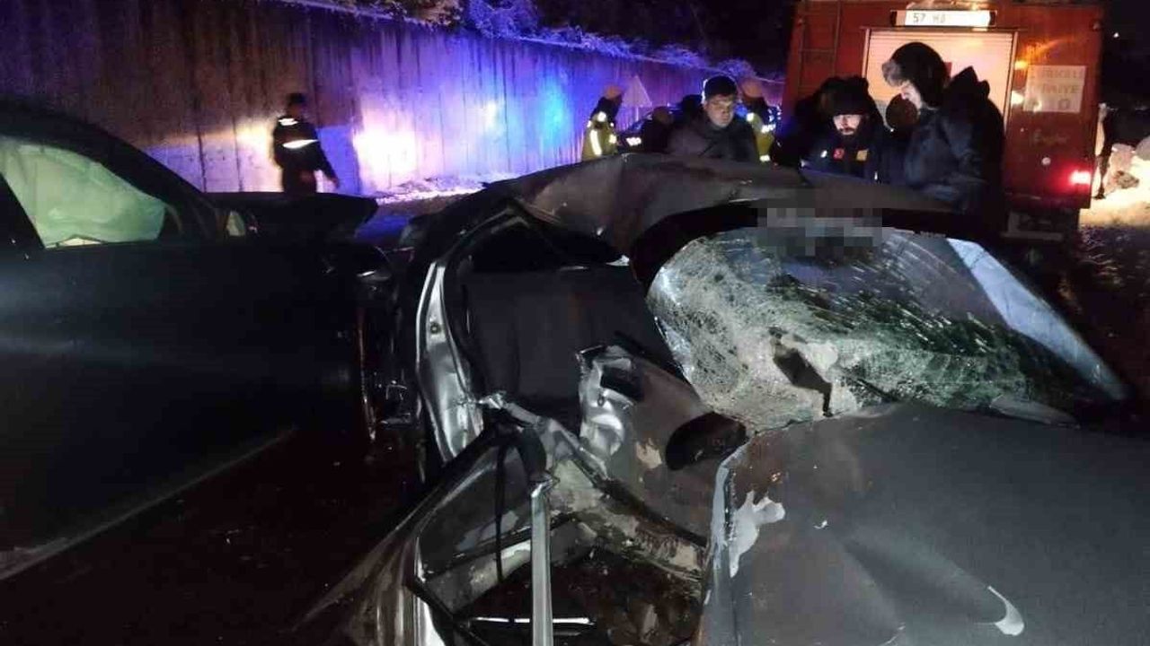 Sinop'ta Kafa Kafaya Çarpışma: 2 Ölü, 3 Yaralı