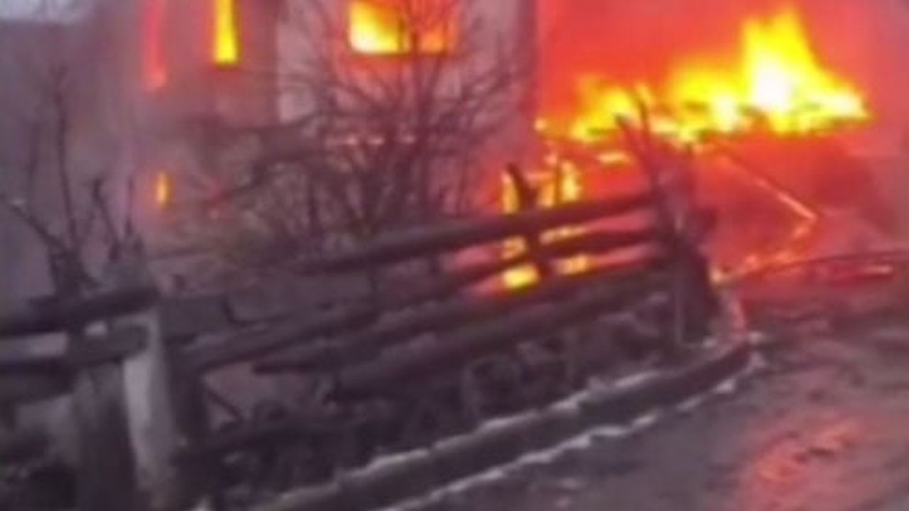 Sinop'ta Köy Evi Yangını: Tamamen Küle Döndü
