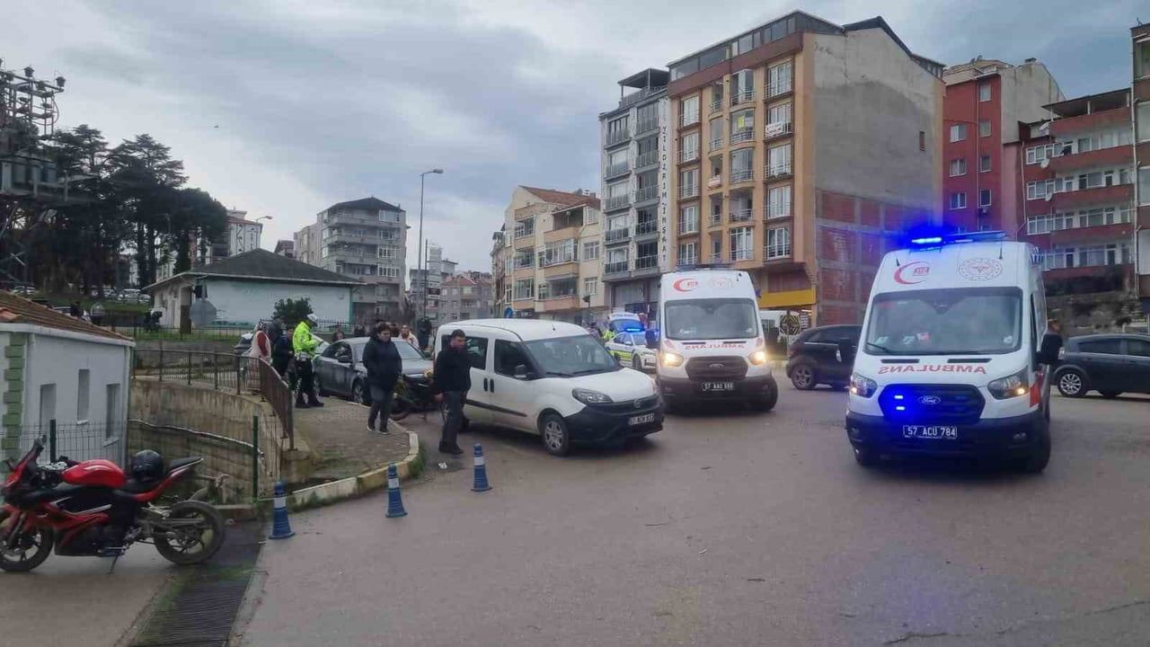 Sinop'ta Trafik Kazası: Motosiklet Sürücüsü Yaralandı