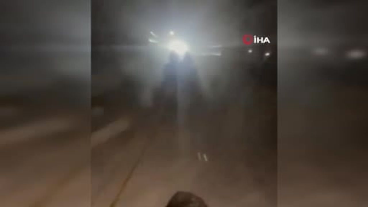 Sırbistan'da Kızaktan Düşen Gençler, Araç Altında Kaldı