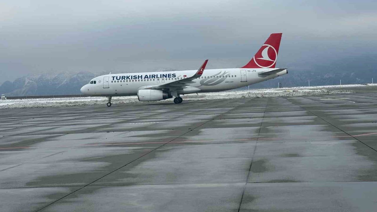 Şırnak Havalimanı Uçuşlara Açıldı