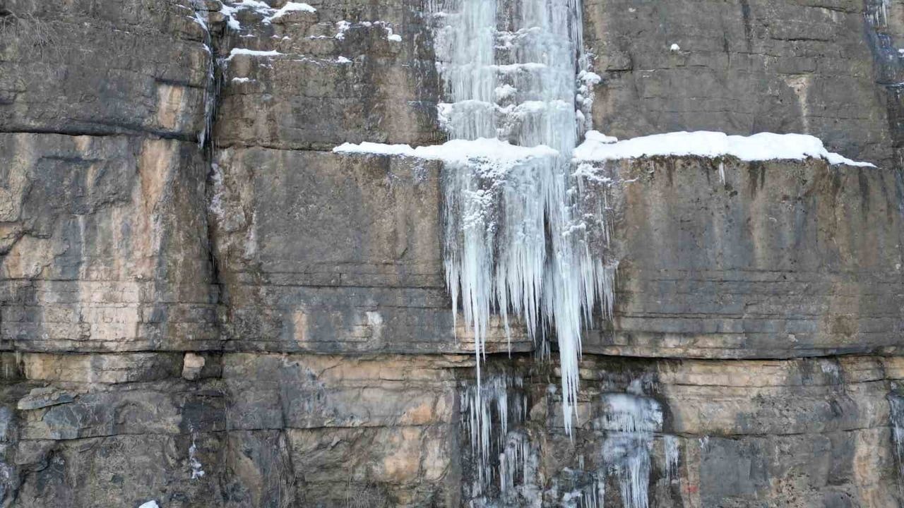 Şırnak'ta Buzdan Şelaleler Oluştu