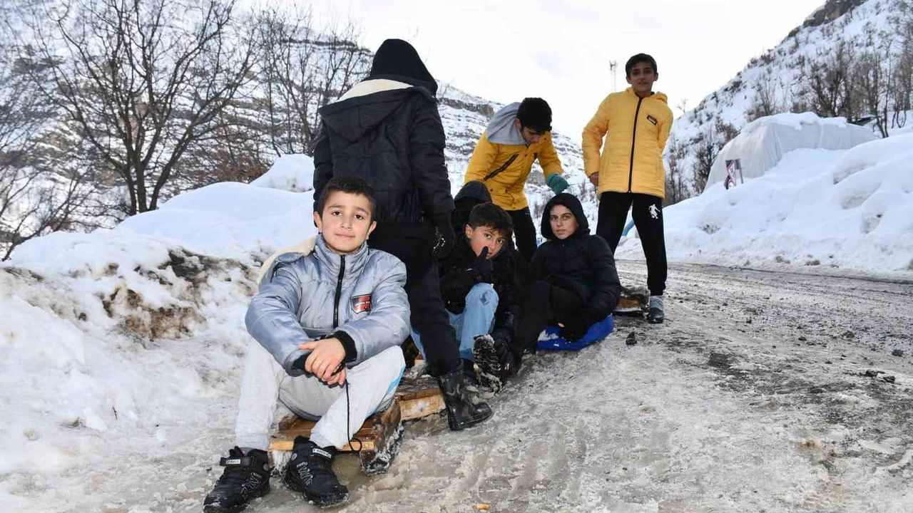 Şırnak'ta Çocukların Kızak Keyfi