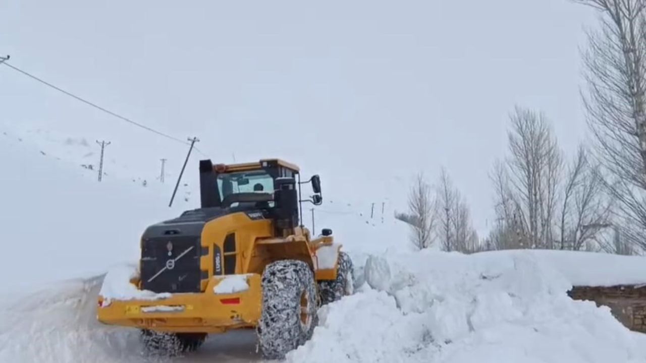 Şırnak'ta Karla Mücadele Çalışmaları Devam Ediyor