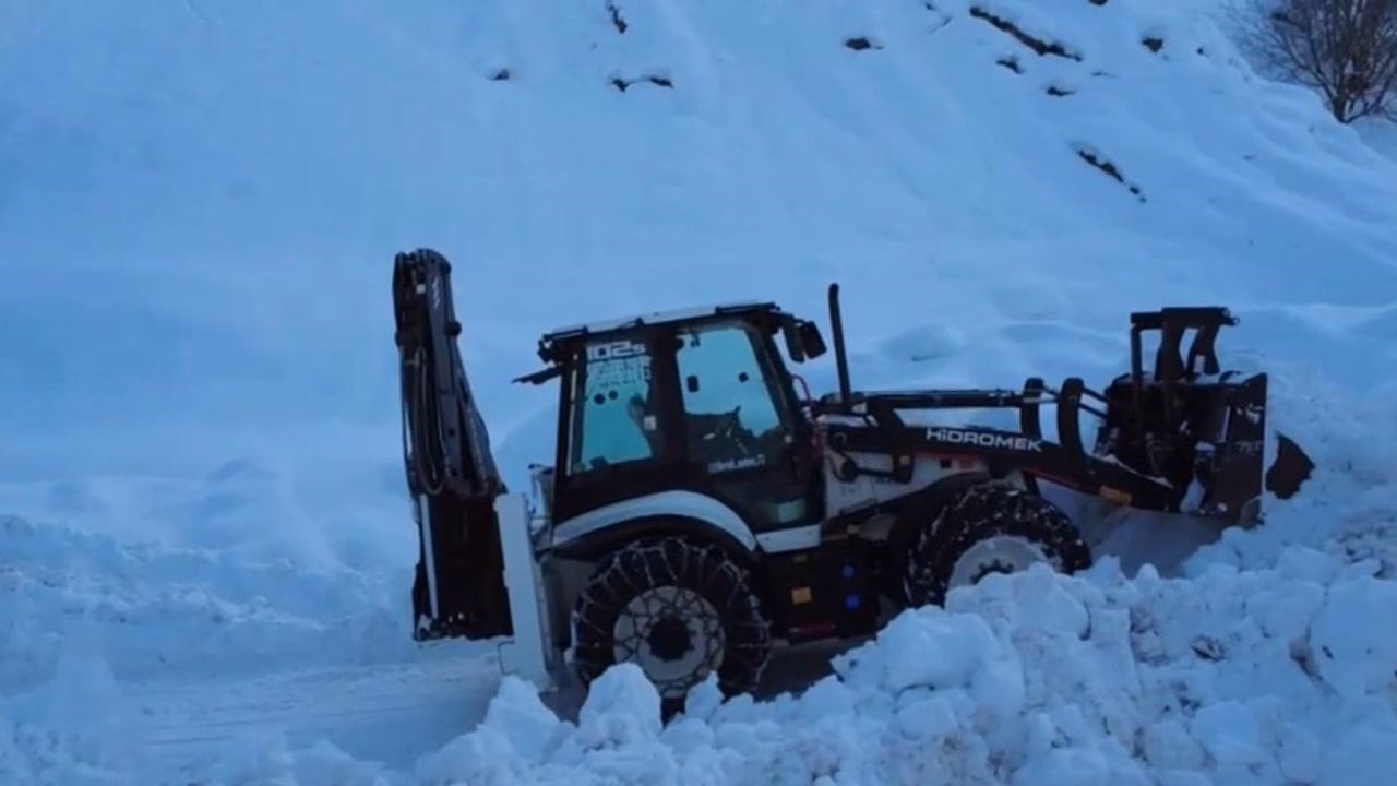 Şırnak'ta Karla Mücadele Çalışmaları Devam Ediyor