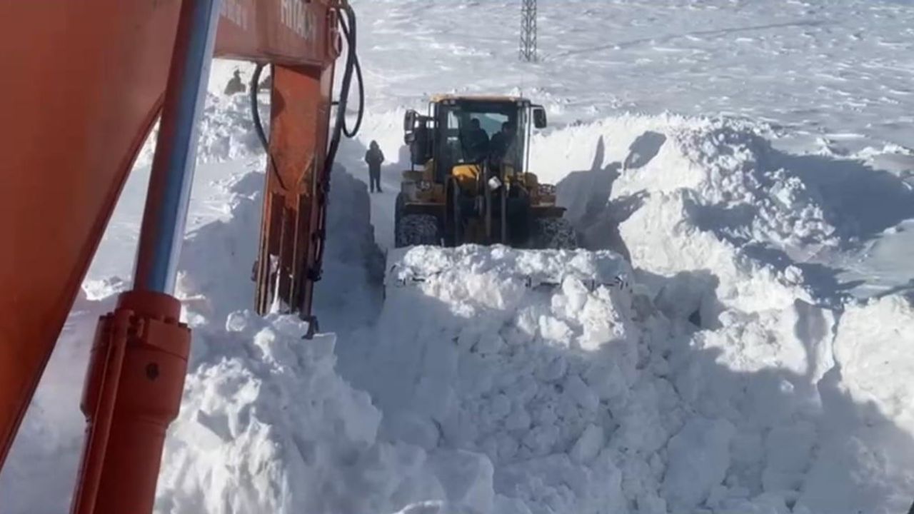 Şırnak'ta Karla Mücadeleye DSİ Destek Oluyor