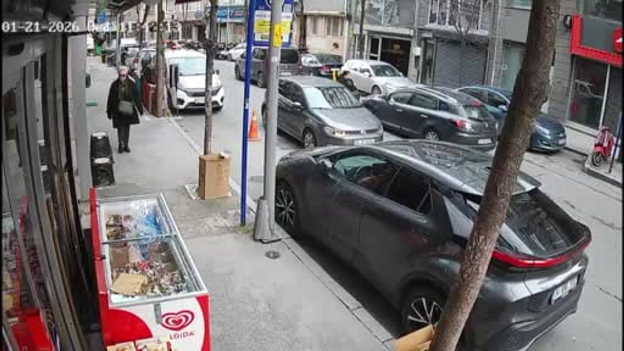 Şişli'de Otomobil Kuaföre Daldı
