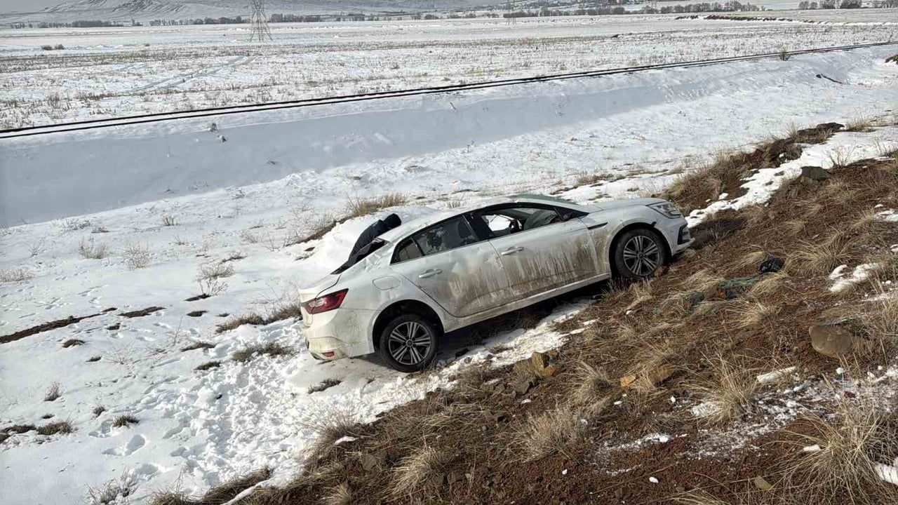 Sivas'ta Buzlanma Kaynaklı Trafik Kazası: İş Adamı Hayatını Kaybetti