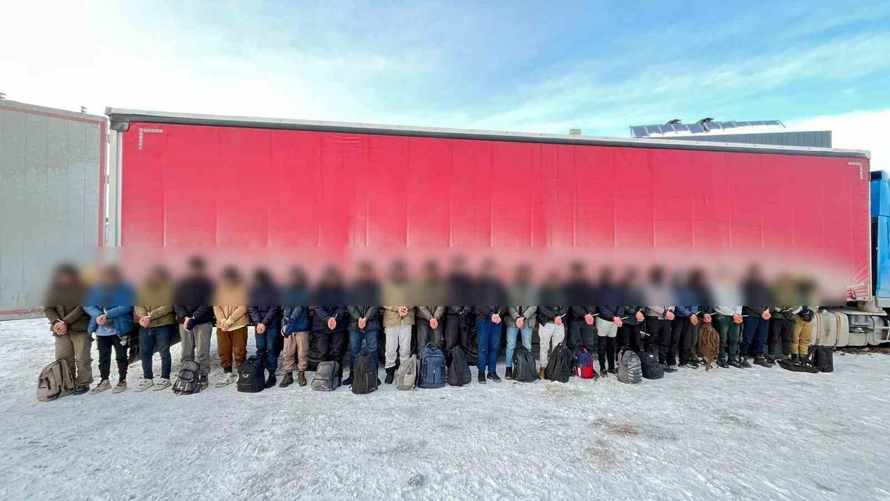 Sivas'ta Göçmen Kaçakçılığı Operasyonu: 25 Yabancı Uyruklu Yakalandı