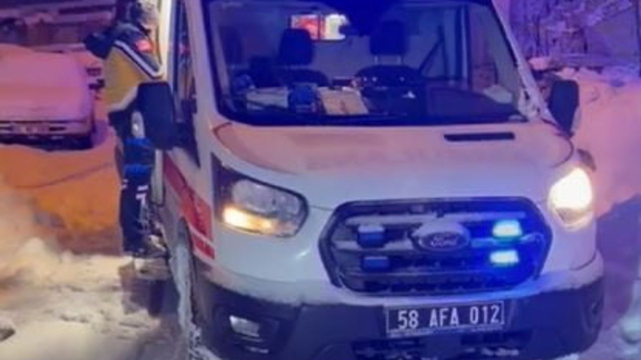Sivas’ta Karla Mücadele: Mahsur Kalan Hasta Kurtarıldı