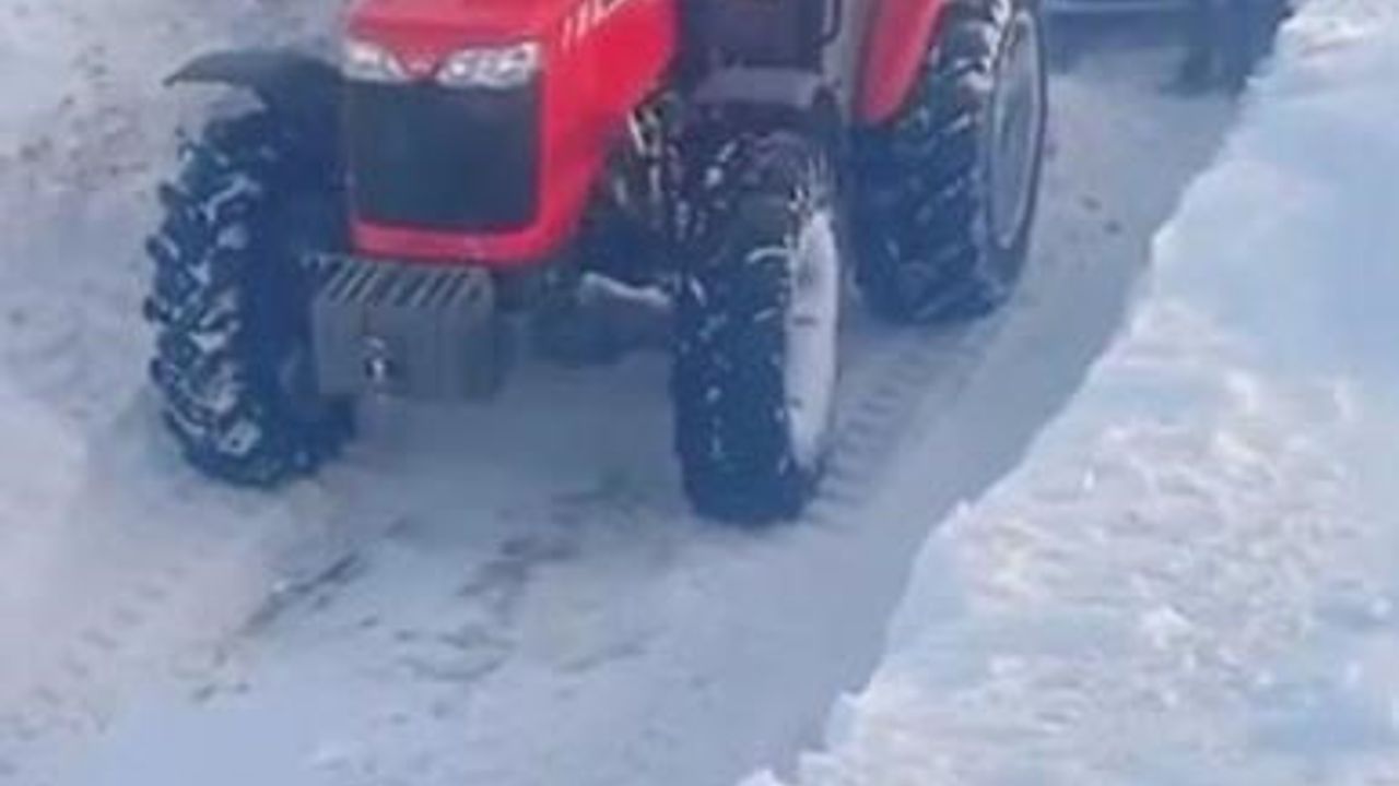 Sivas'ta Midibüs Mahsur Kaldı, Muhtar Kurtardı