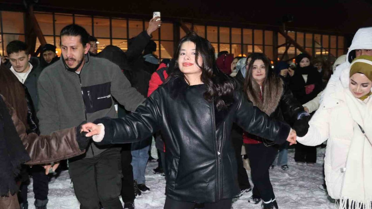 Sivas Yıldız Dağı'nda Kayak Sezonu Coşkuyla Başladı