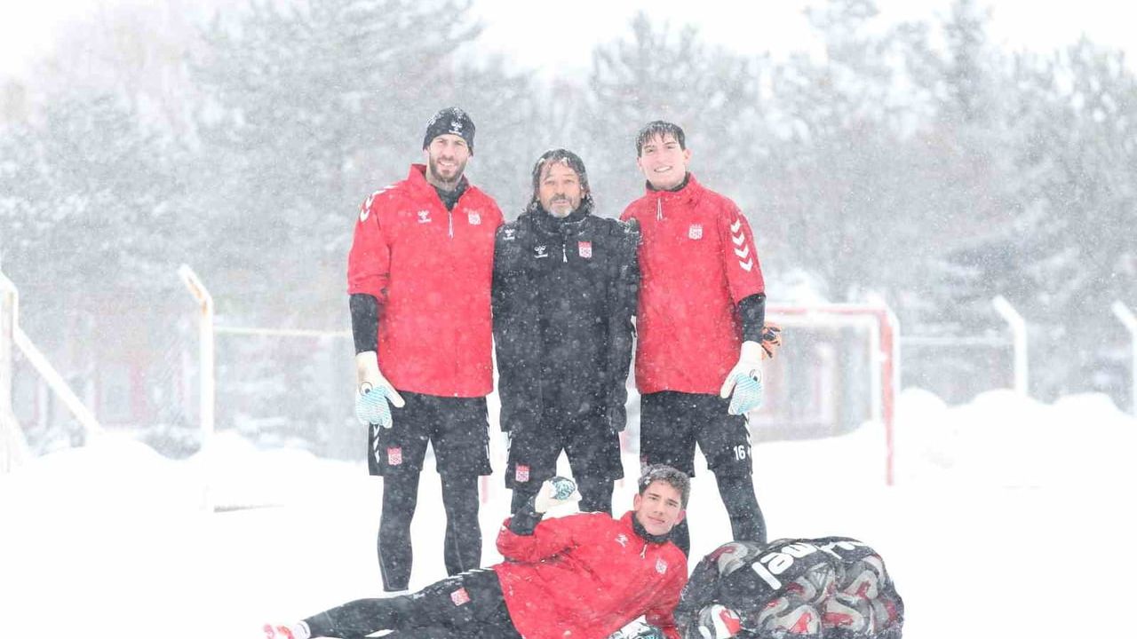 Sivasspor Kar Yağışı Altında Antrenman Gerçekleştirdi