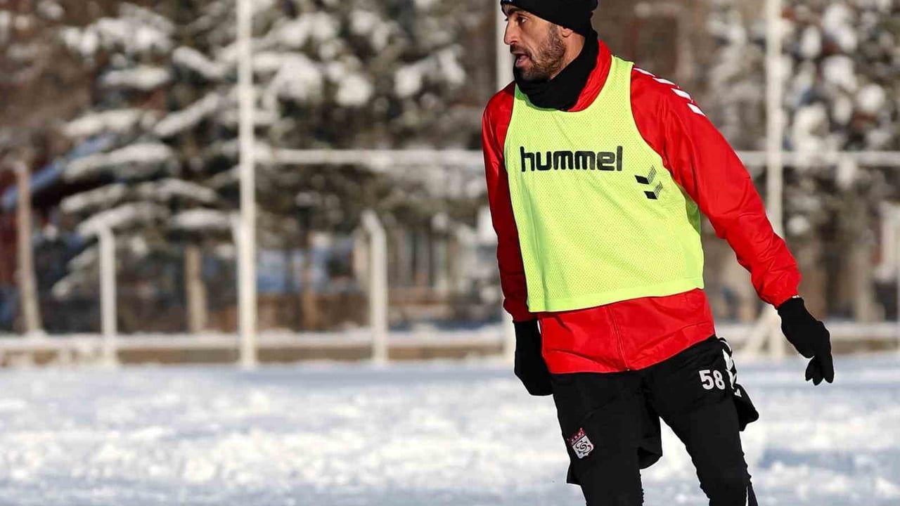 Sivasspor Kış Soğuklarında İdman Yapıyor