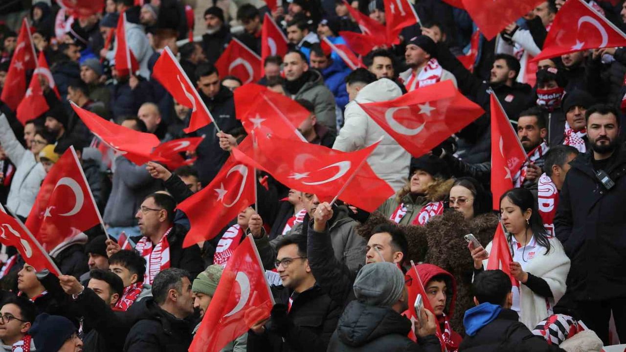 Sivasspor Taraftarlarından Amed Sportif Faaliyetler Maçına Yoğun İlgi