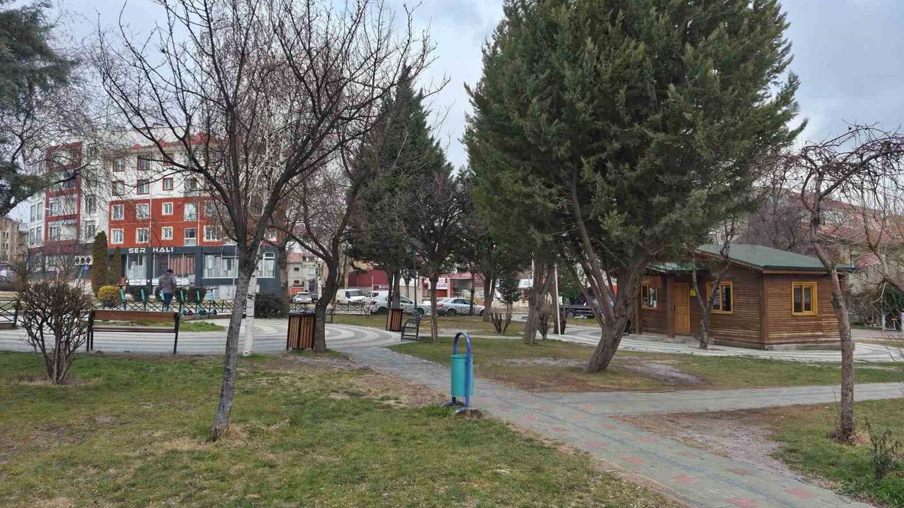 Soğuk Hava Etkisiyle Eskişehir'deki Parklar Boş Kaldı