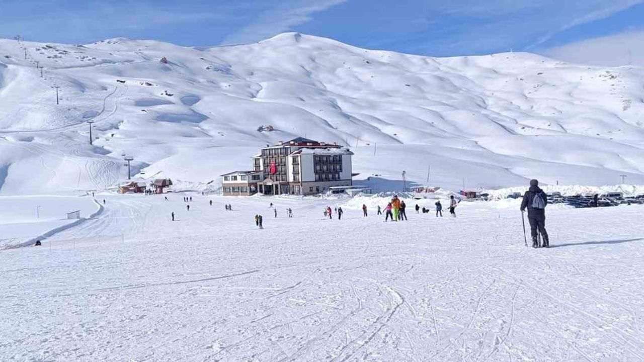 Soğuk Hava Mergabüten Kayak Merkezi'nde Keyfi Olumsuz Etkiledi