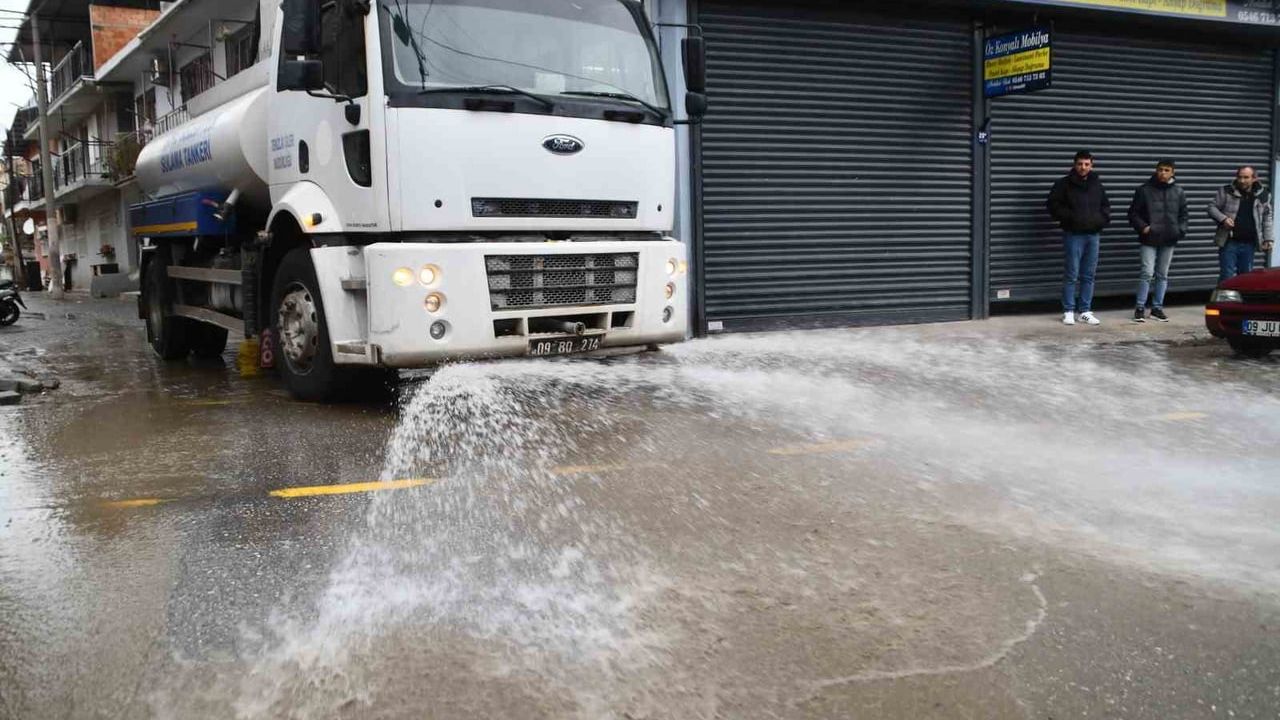 Söke Belediyesi Ekipleri Selin Yaralarını Sarıyor