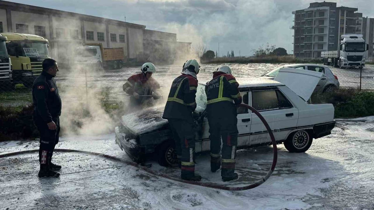 Söke'de Otomobil Alev Alev Yandı