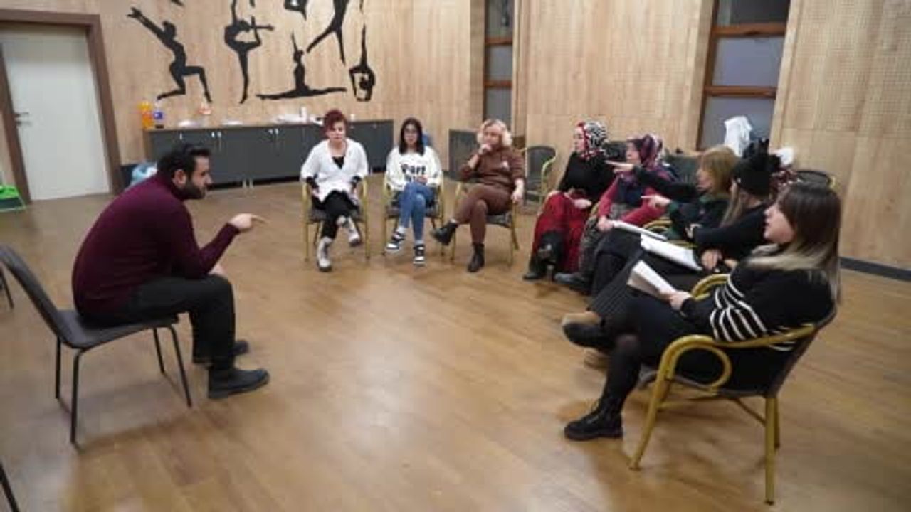 Sosyal Annelik ve Tiyatro Başarısı: Kadriye Şenel'in Hikayesi