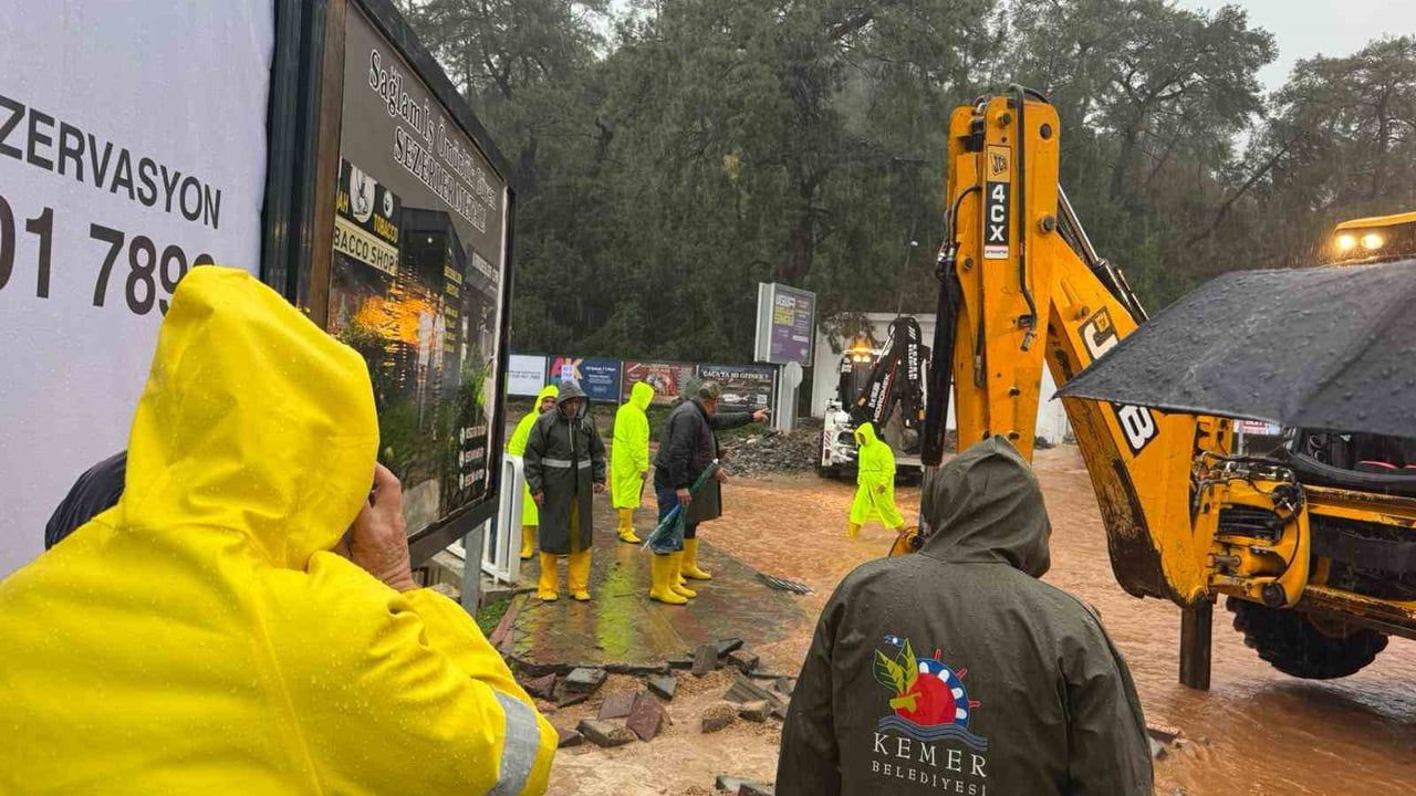 Su Baskınları Kemer'i Olumsuz Etkiliyor