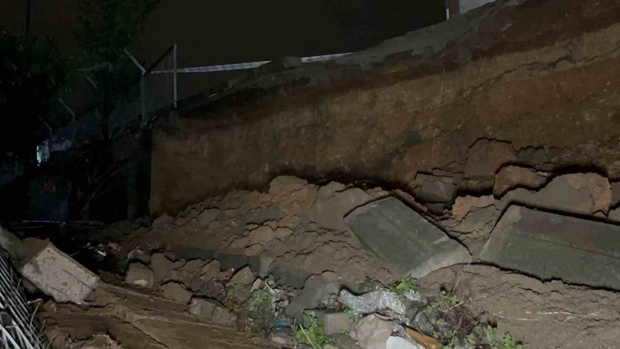 Sultanbeyli'de İstinat Duvarı Çöktü