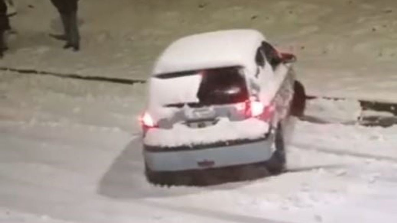 Sultangazi'deki Kar Yağışı Kazalara Yol Açtı