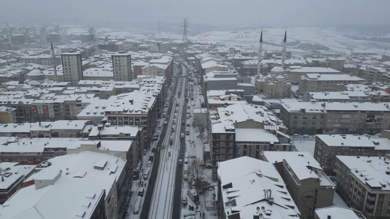Sultangazi Karla Kaplandı