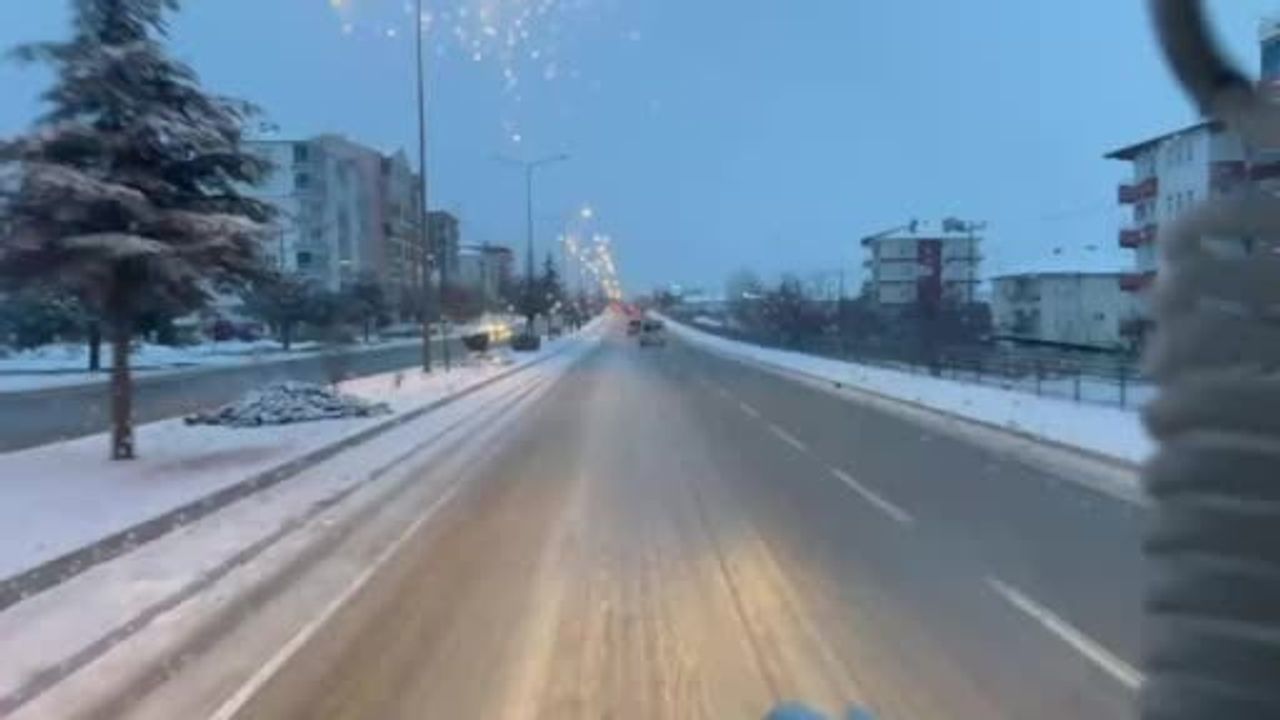 Sungurlu'da İtfaiye Araçlarına Yol Vermeyen Sürücü Kamerada