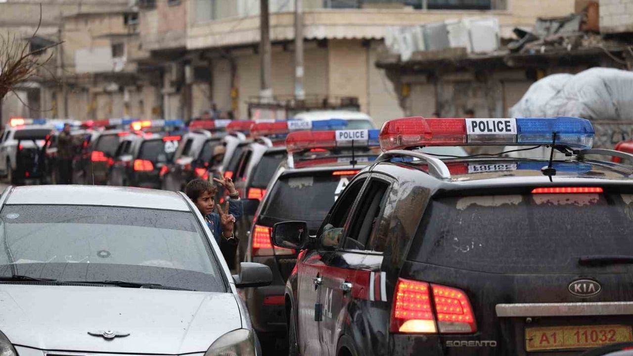 Suriye'de Güvenlik Güçleri Tabka'ya Girdi