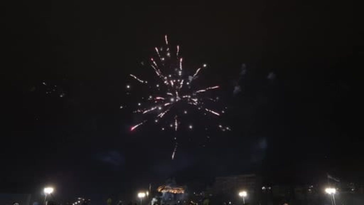 Suriyeliler 2026'yı Emevi Meydanı'nda Kutladı