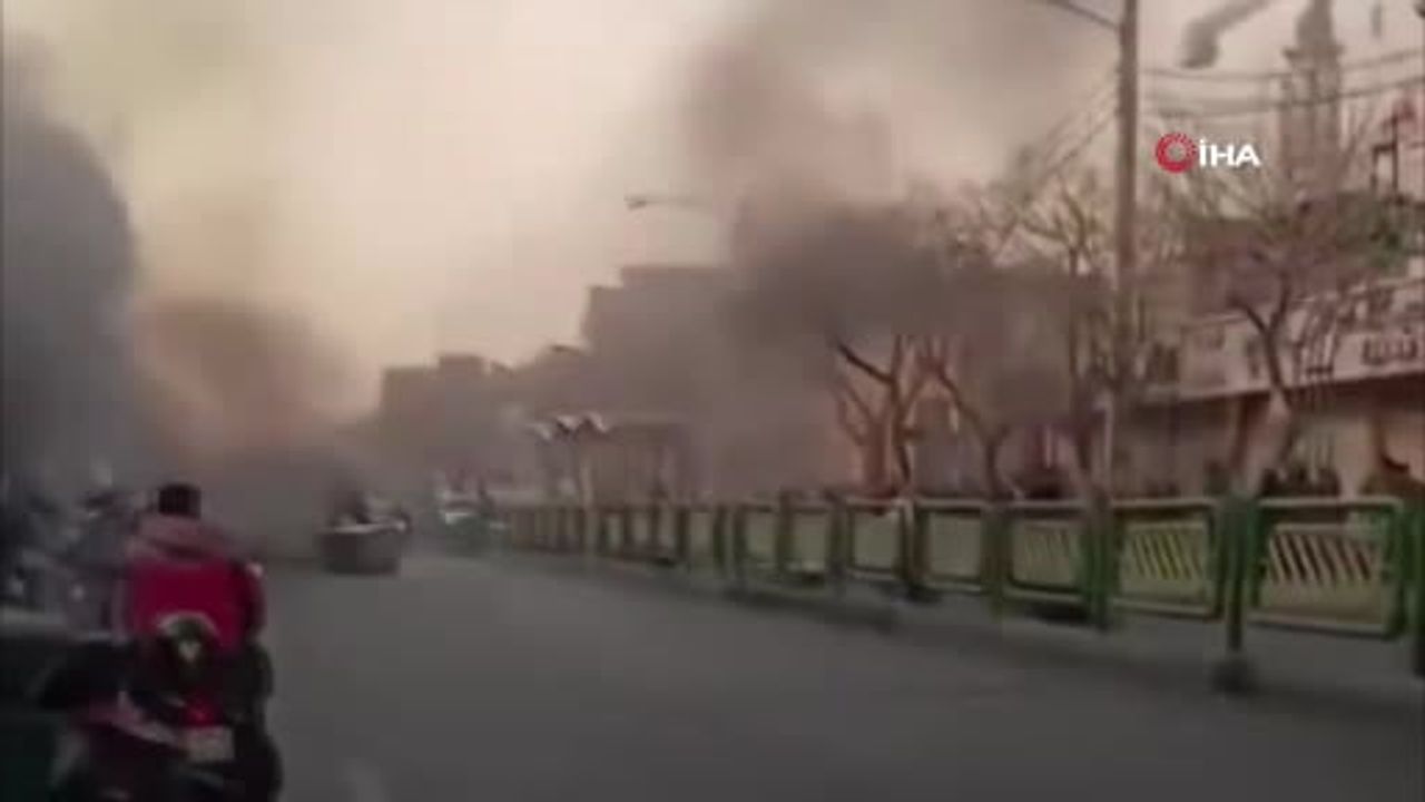 Tahran'da Hayat Pahalılığı Protestoları: Esnaf Kepenk Kapatıyor