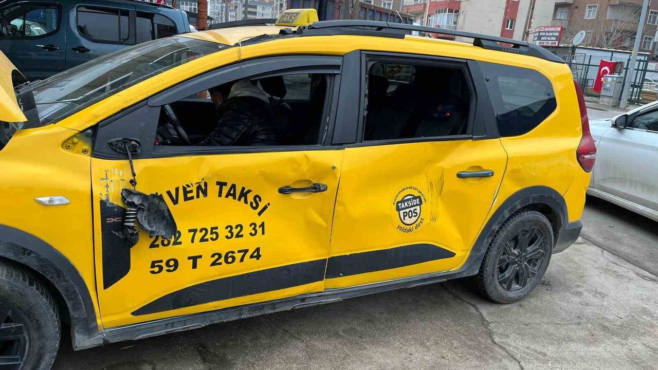 Taksi Liftten Düşerek Hasar Gördü