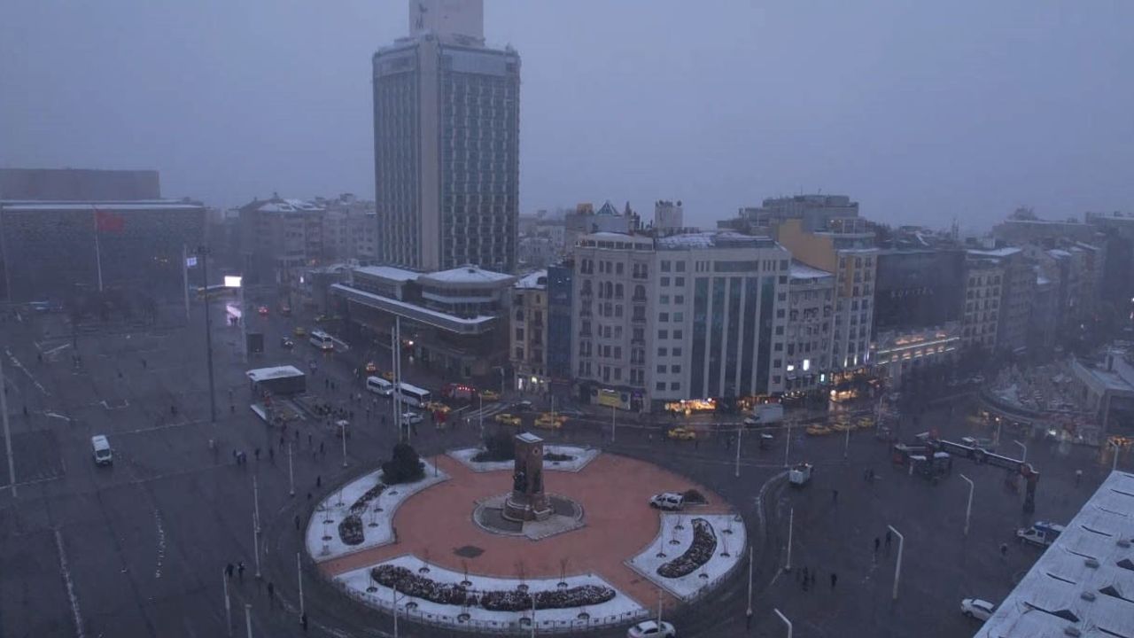 Taksim'de Kar Yağışı Güzellikleri
