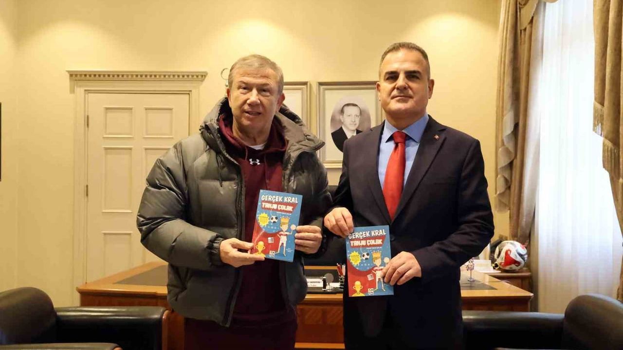 Tanju Çolak, Vali Akbıyık’a 'Gerçek Kral Tanju Çolak' Kitabını Hediye Etti