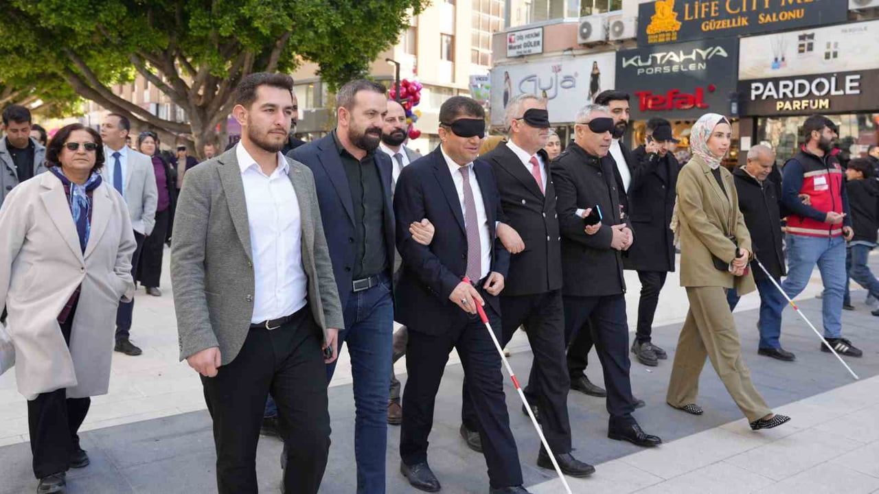 Tarsus'ta Beyaz Baston Haftası Farkındalık Yürüyüşü