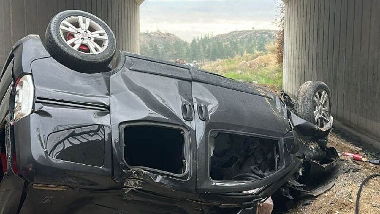 Tarsus’ta Otoyol Köprüsünden Düşen Araçta İki Kişi Hayatını Kaybetti