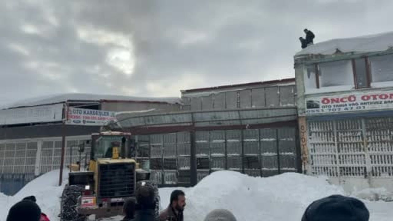 Tatvan’da Çatı Çökmesi: 1 Yaralı