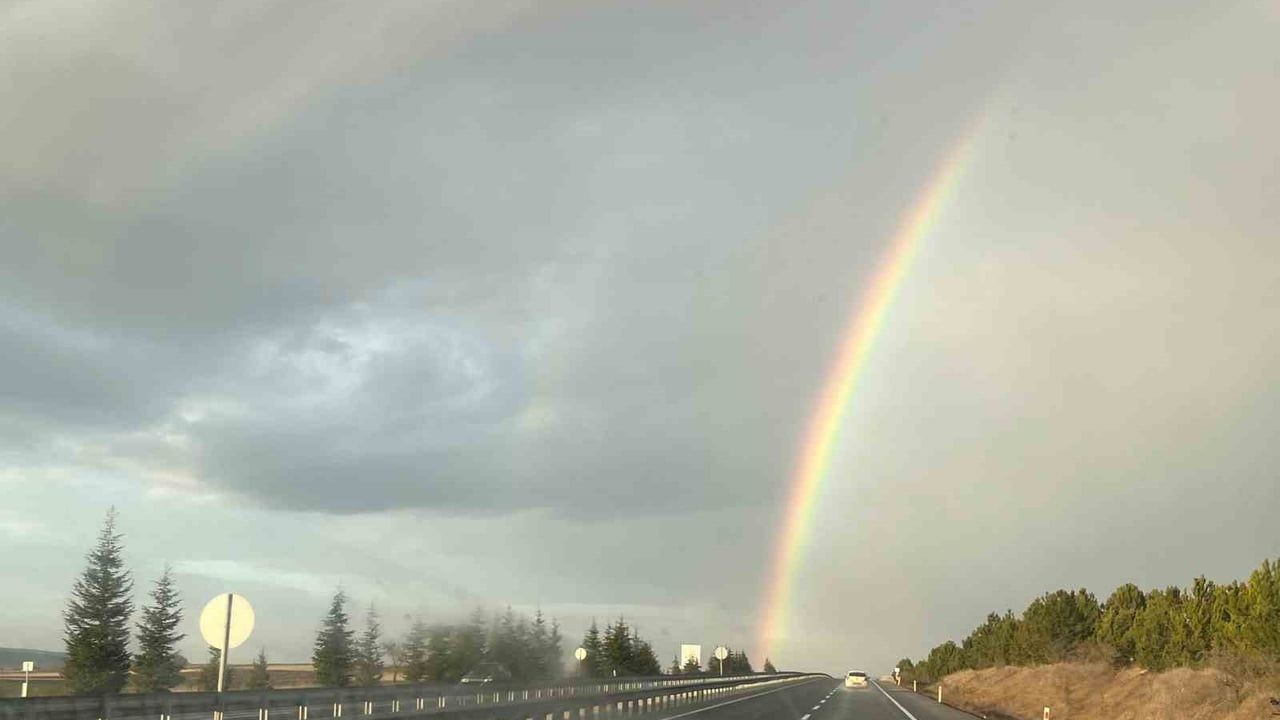 Tavşanlı'da Yağmur Sonrası Gökkuşağı Sürprizi