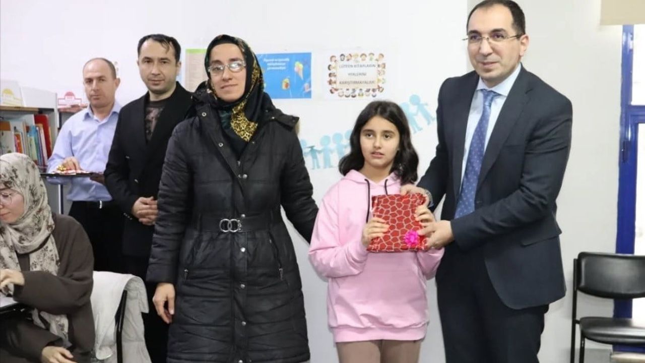 Tavşanlı'da Yılın En Çok Kitap Okuyanları Ödüllendirildi