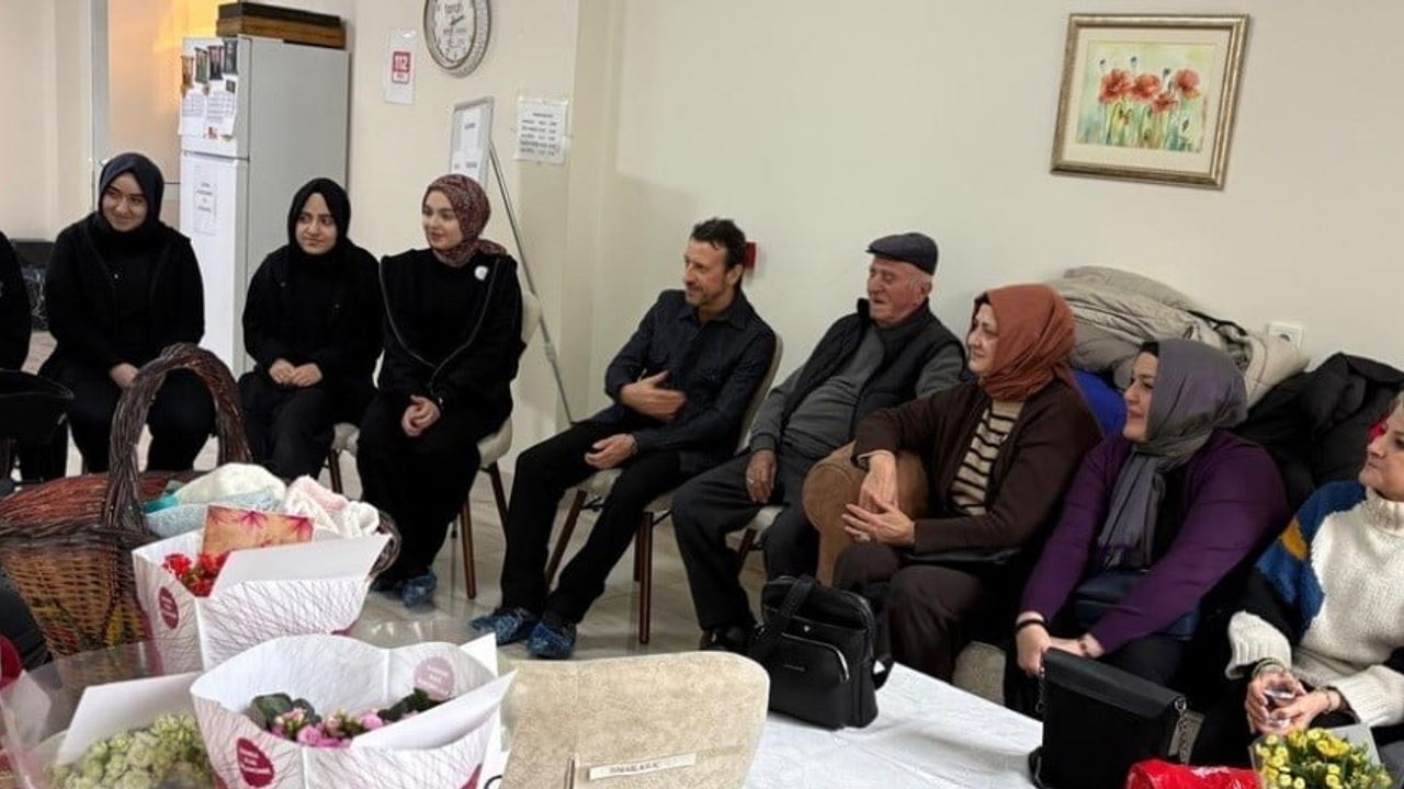 Tavşanlı Fen Lisesi'nden Huzurevi Ziyareti: Gençlerden Vefa Örneği