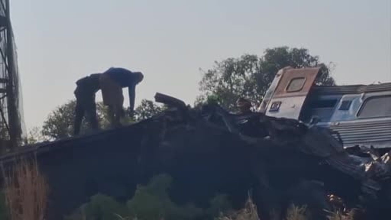 Tayland'da Tren Kazasında Can Kaybı Artıyor