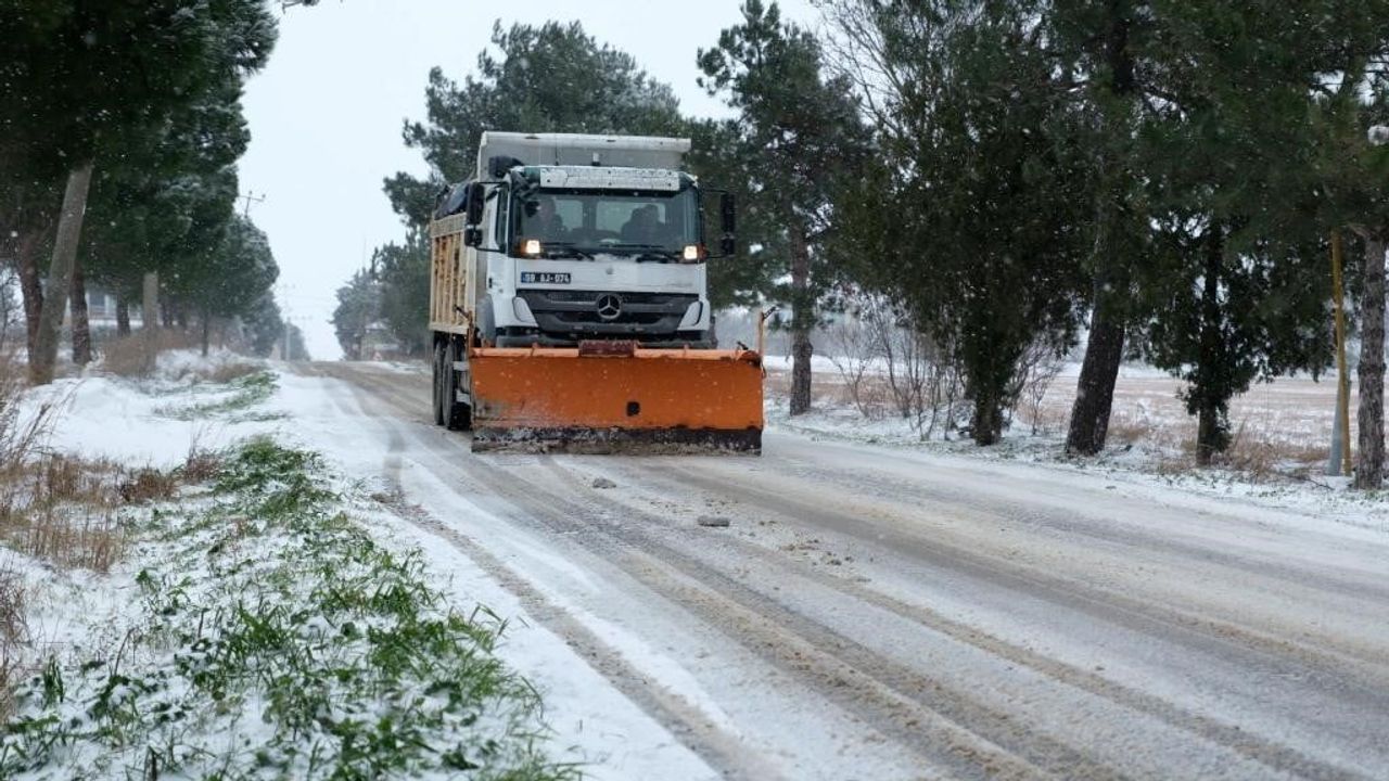 Tekirdağ'da Kar Temizleme Çalışmaları Sürüyor