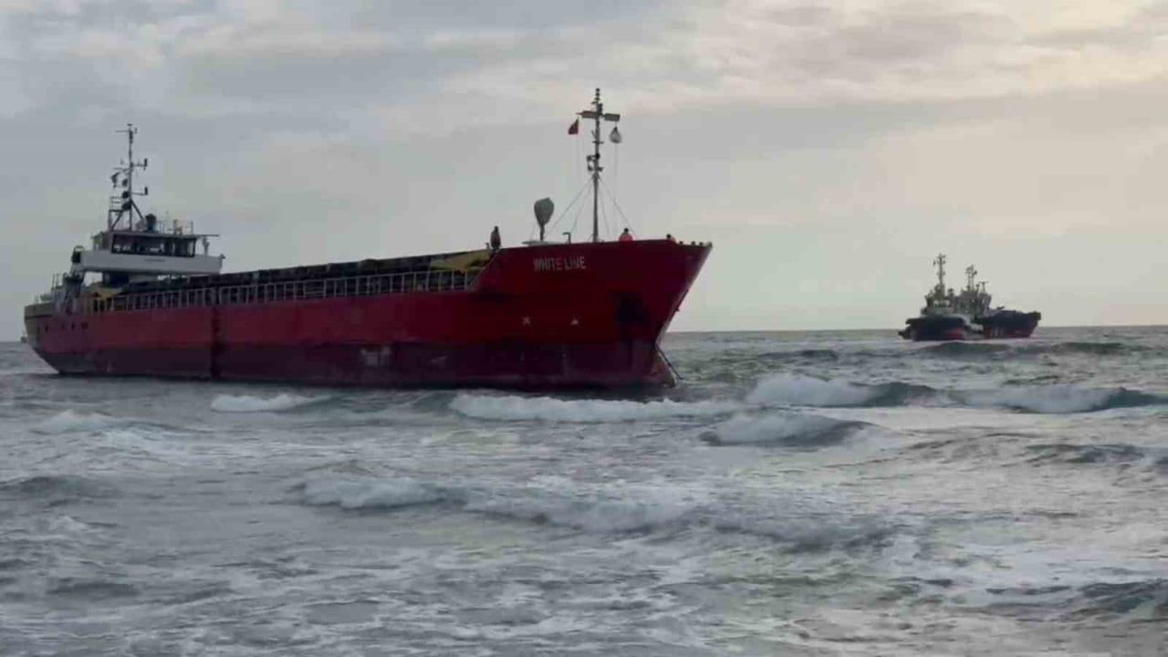 Tekirdağ'da Karaya Oturan Gemi Başarıyla Kurtarıldı