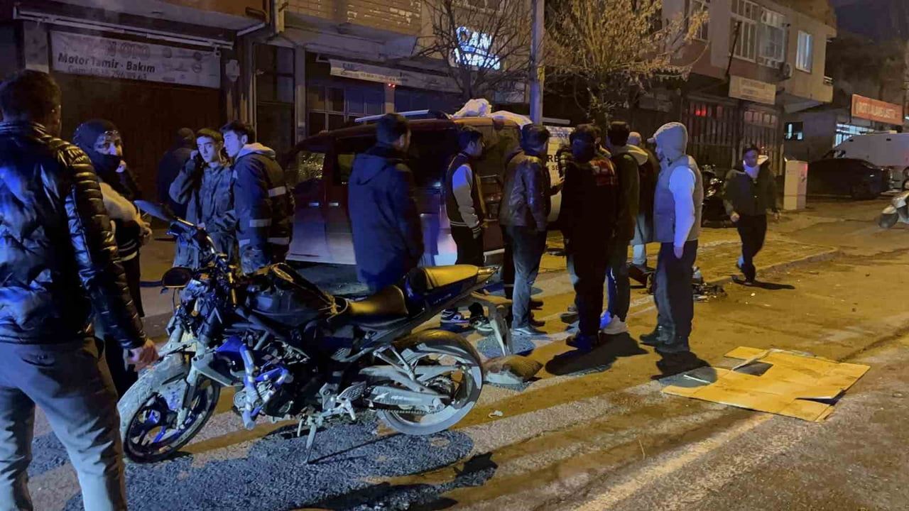 Tekirdağ'da Motosiklet ile Hafif Ticari Araç Çarpıştı: 2 Yaralı
