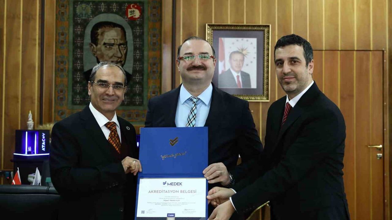 Teknik Bilimler MYO, MEDEK Akreditasyon Belgelerini Aldı