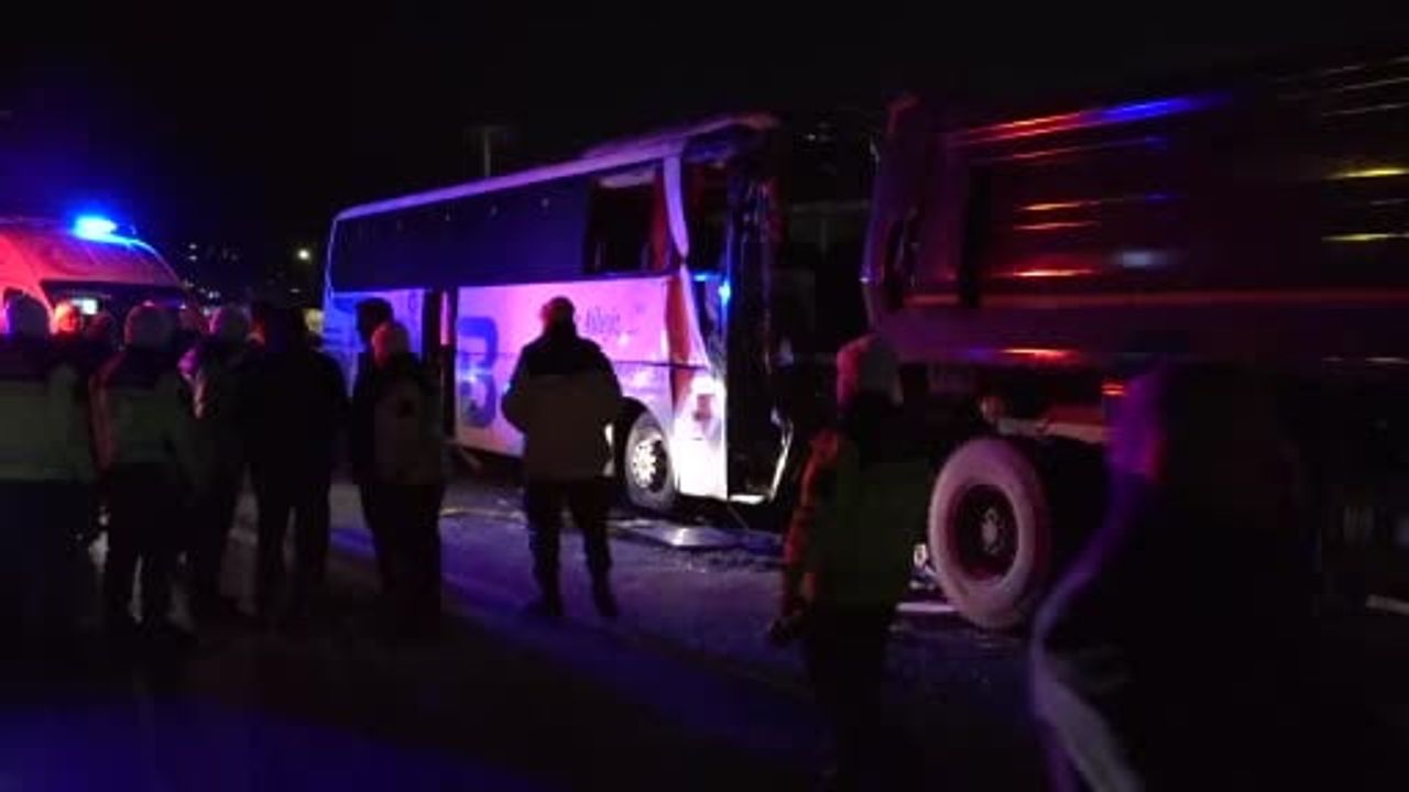 TEM Otoyolu'nda Zincirleme Kaza: 1 Ölü, 19 Yaralı