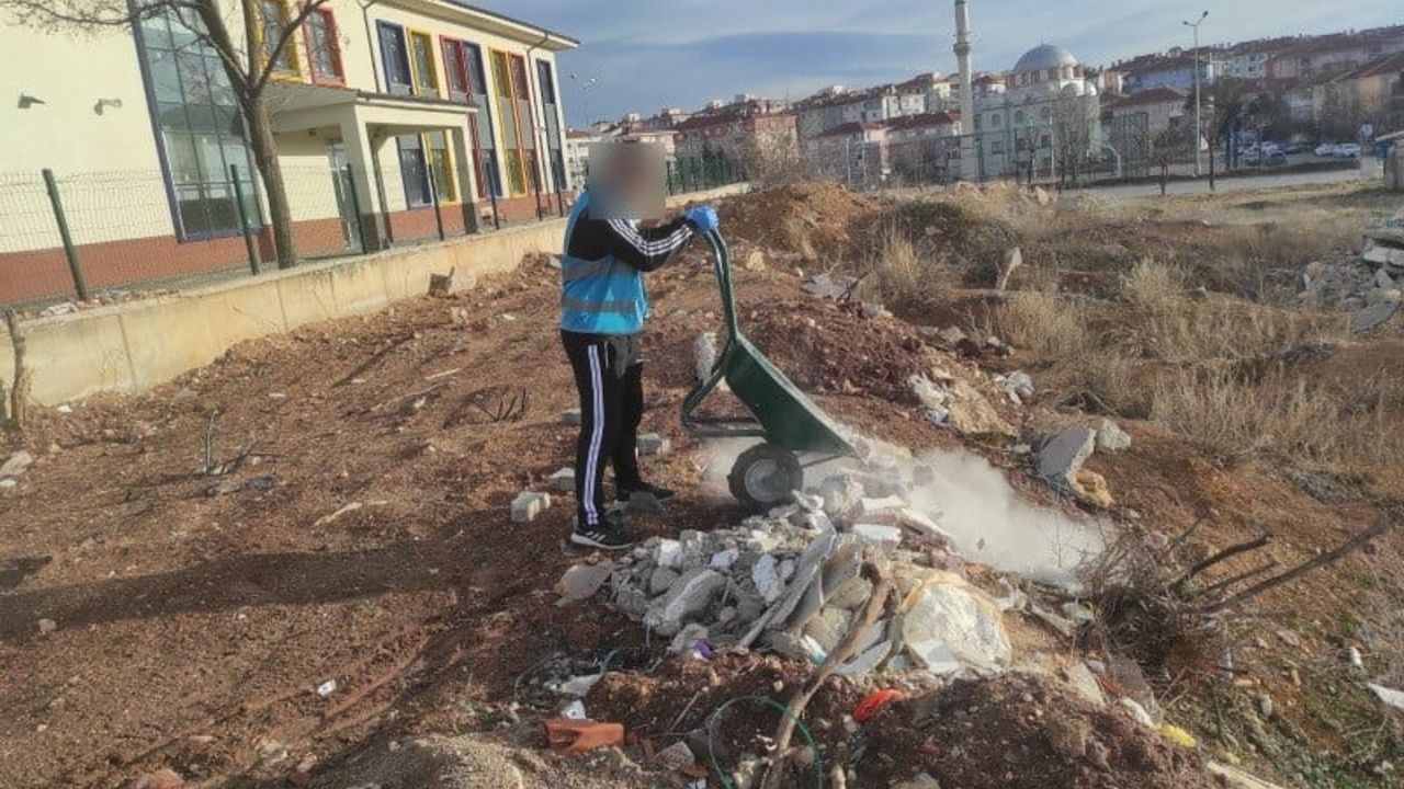 Temizlik Görevi: Yükümlülerden İsmet İnönü İlkokulu'na Destek