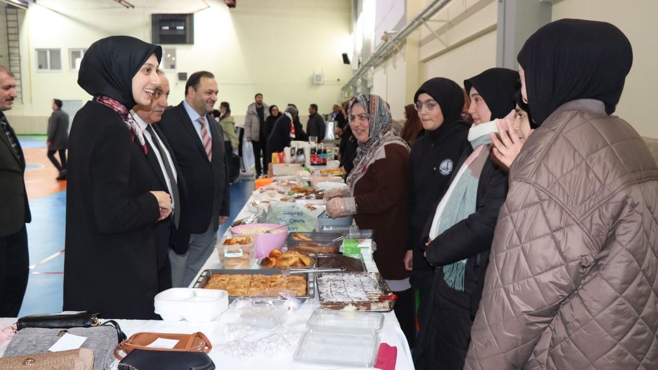 Tercan'da Gazze İçin Hayır Çarşısı Etkinliği