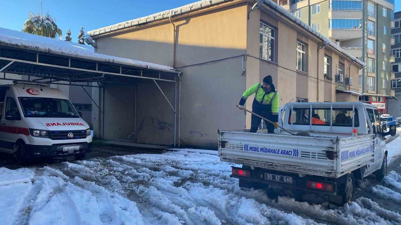 Terme Belediyesi 7/24 Karla Mücadelede
